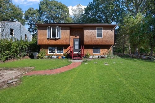 47 Pepper Bush Trl, Saunderstown, RI, 02874-2368 | Card Image