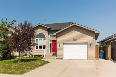 299 Tartan Cir W, House detached with 3 bedrooms, 3 bathrooms and 3 parking in Lethbridge AB | Image 1