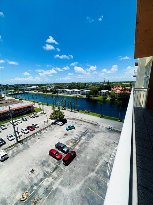 apt-811-2025 Ne 164th St, North Miami Beach, FL, 33162-4108 | Card Image