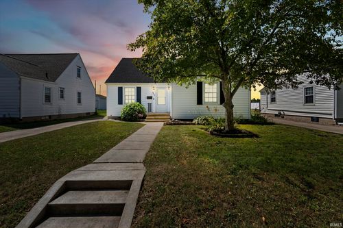 822 Park Ave, New Haven, IN, 46774-1612 | Card Image