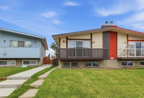 15 Doverville Way Se, Calgary, AB, T2B2N6 | Card Image