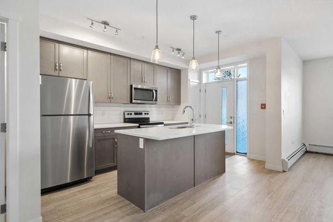 12 - 30 Shawnee Common Sw, Condo with 2 bedrooms, 3 bathrooms and 1 parking in Calgary AB | Image 10