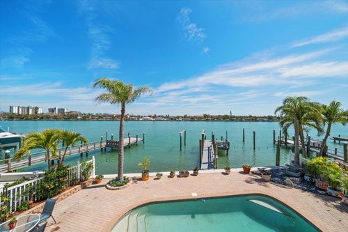 8685 E Bay Dr, TREASURE ISLAND, FL, 33706-3329 | Card Image
