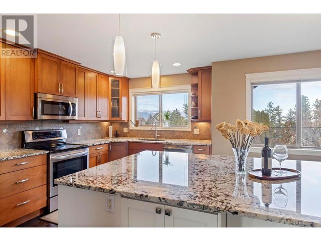524 Curlew Dr, House other with 6 bedrooms, 4 bathrooms and 2 parking in Kelowna BC | Image 4
