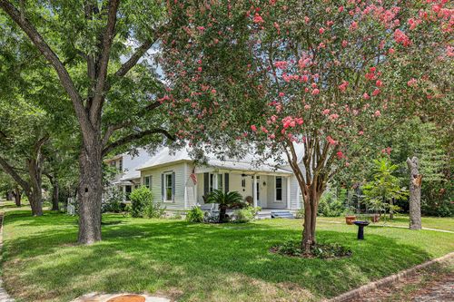 601 Garwood St, Smithville, TX, 78957-1510 | Card Image