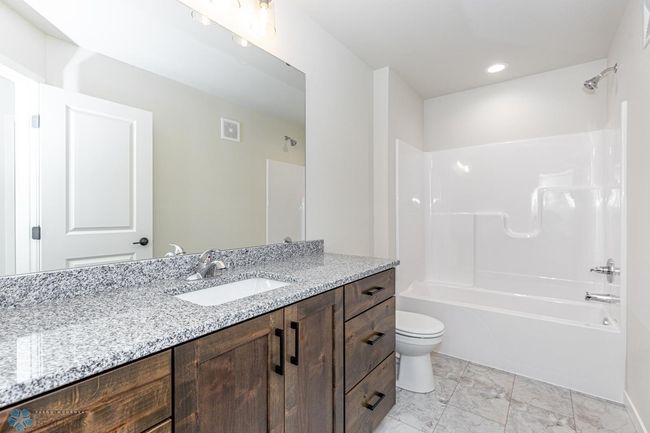 Photos of Previous Model | Image 14