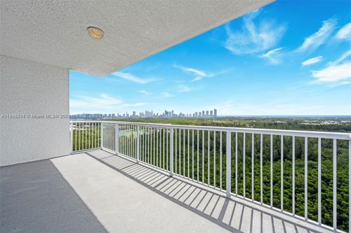 apt-2009-14951 Royal Oaks Ln, North Miami, FL, 33181-2482 | Card Image