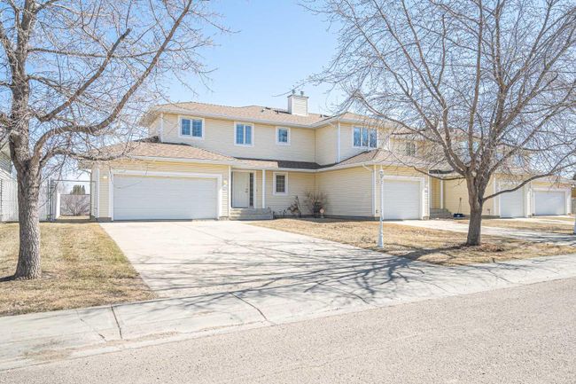 5 - 4501 39 Street, Home with 3 bedrooms, 2 bathrooms and 3 parking in Lloydminster SK | Image 4