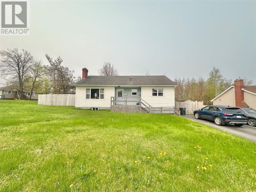 5 Willow Rd, Grand Falls-Windsor, NL, A2A1V2 | Card Image