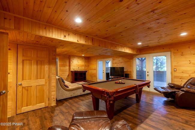 Family Room | Image 24