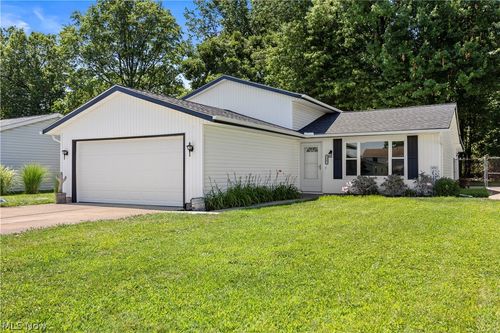 3902 Oxford Dr, Lorain, OH, 44053-2229 | Card Image