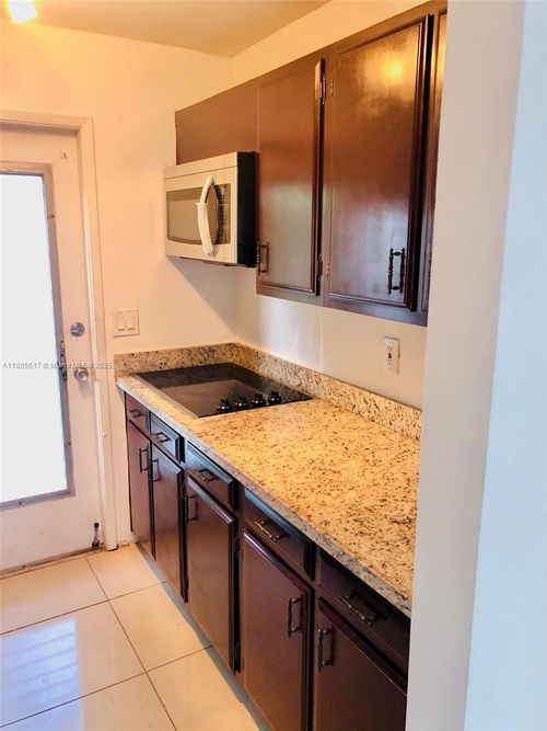apt-9d-1025 Se 15th St, Fort Lauderdale, FL, 33316-2178 | Card Image