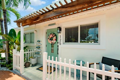125 Harbor Dr, Key Largo, FL, 33037-4104 | Card Image