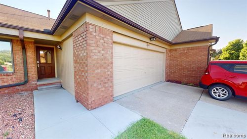 20502 Pine Meadow Dr, Clinton Twp, MI, 48036-3802 | Card Image