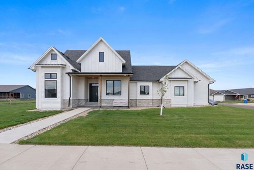 203 Central Park Ct, Harrisburg, SD, 57032-2546 | Card Image