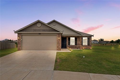 205 W Broadway St, Rogers, AR, 72758 | Card Image