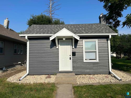 2020 S Duluth Ave, Sioux Falls, SD, 57105-2809 | Card Image