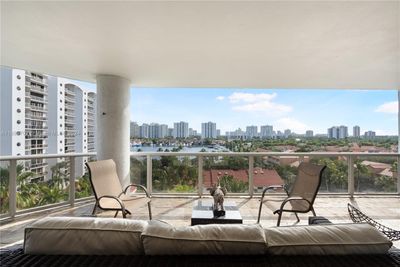 803 - 3600 Yacht Club Dr, Condo with 3 bedrooms, 2 bathrooms and null parking in Aventura FL | Image 1