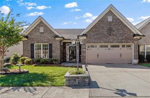 6870 Hanesbrook Cir, Clemmons, NC, 27012-9651 | Card Image