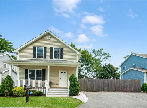 52 Benefit St, Warwick, RI, 02886-6720 | Card Image