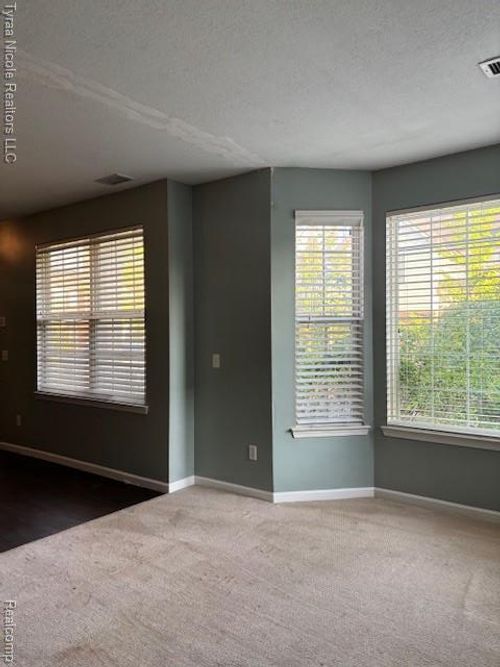 28825 Cullen Dr, Romulus, MI, 48174-3194 | Card Image