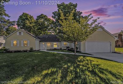 35660 Camden Court, Home with 3 bedrooms, 2 bathrooms and null parking in Farmington Hills MI | Image 2