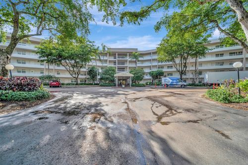 apt-409-3980 Oaks Clubhouse Dr, Pompano Beach, FL, 33069-3683 | Card Image
