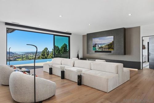 3240 Piragua St, Carlsbad, CA, 92009-7839 | Card Image