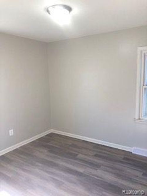 2310 Rowland Ave, Royal Oak, MI, 48067-3541 | Card Image