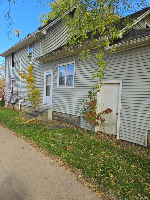 911 Beehler St, Owosso, MI, 48867-2532 | Card Image