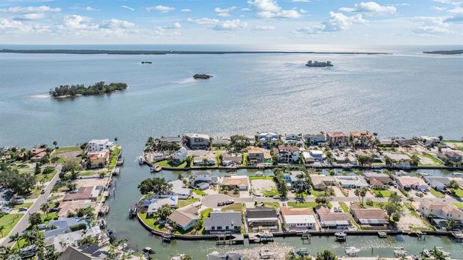 2127 Lagoon Dr, House other with 3 bedrooms, 2 bathrooms and null parking in DUNEDIN FL | Image 28