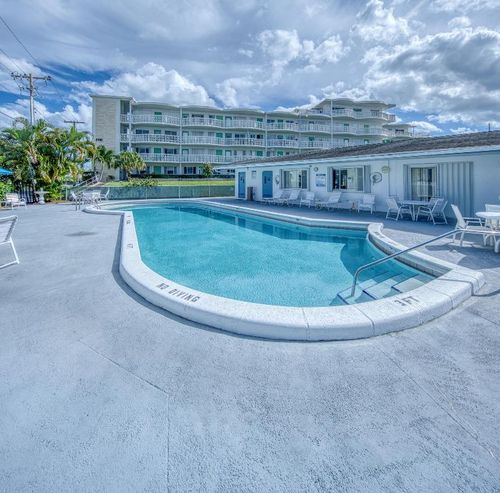 205-2400 Lake Osborne Dr, Lake Worth Beach, FL, 33461-6802 | Card Image
