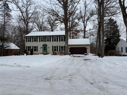 4781 Canyon Oaks Dr, Brighton, MI, 48114-8619 | Card Image