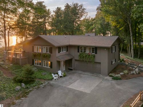 1882 Greenwood Landing, Frankfort, MI, 49635 | Card Image