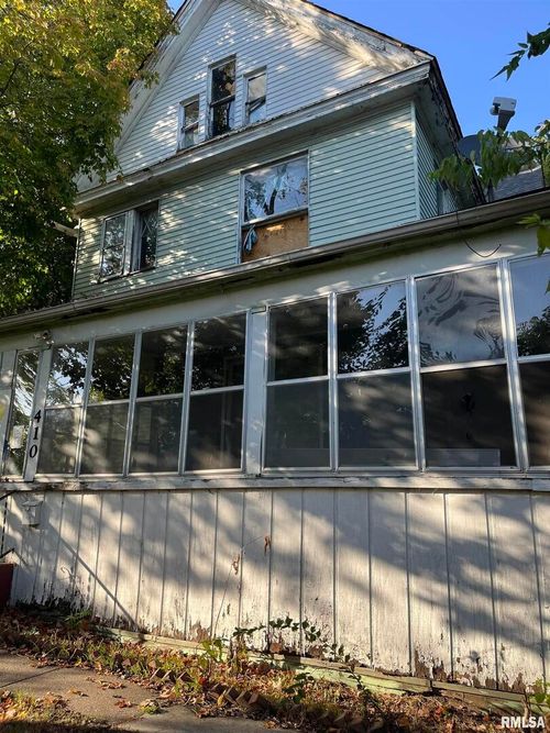 410 W 8th St, Davenport, IA, 52803-5004 | Card Image