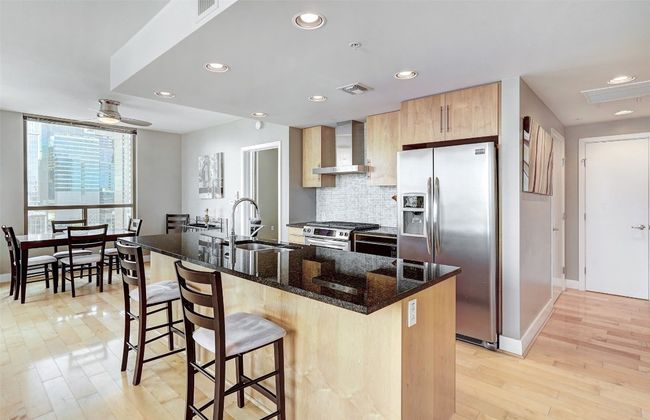 APT-1301 - 300 Bowie St, Condo with 2 bedrooms, 2 bathrooms and 2 parking in Austin TX | Image 10