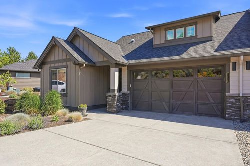 2736 Nw Fairway Heights Dr, Bend, OR, 97703-8335 | Card Image