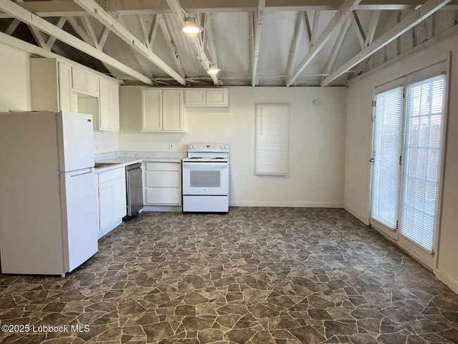 REAR - 2208 20 Th St, House other with 1 bedrooms, 1 bathrooms and null parking in Lubbock TX | Image 4