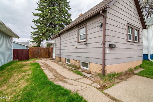 211 9th Avenue Ne, Mandan, ND, 58554 | Card Image