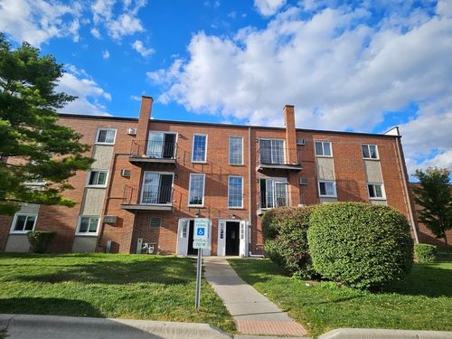 apt-124-125 W Elk Trl, Carol Stream, IL, 60188-9351 | Card Image