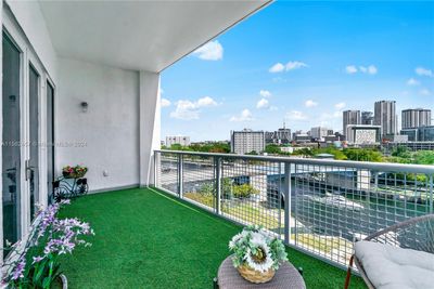 803 - 10 Sw South River Dr, Condo with 2 bedrooms, 2 bathrooms and null parking in Miami FL | Image 2