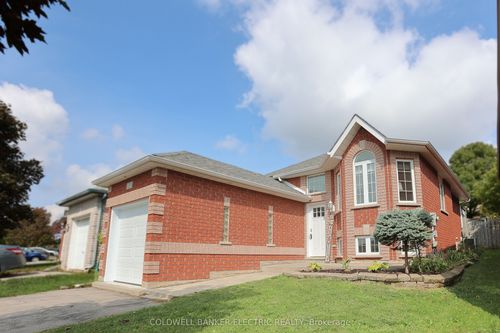 121 Haden Ave, Peterborough, ON, K9H7P6 | Card Image