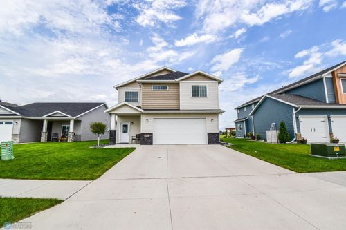 412 Hampton Dr W, Moorhead, MN, 56560-7254 | Card Image