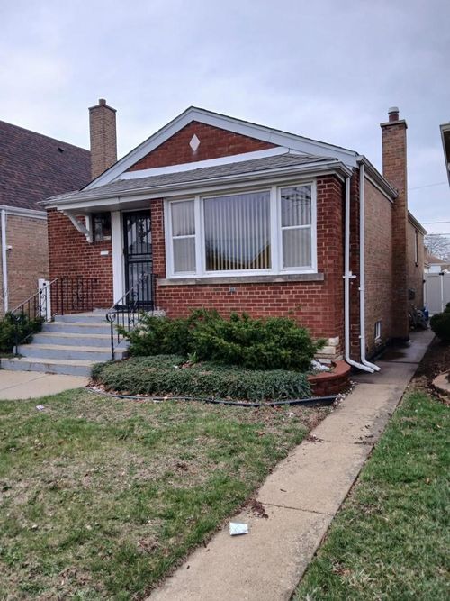 8025 S Sacramento Ave, CHICAGO, IL, 60652-2732 | Card Image