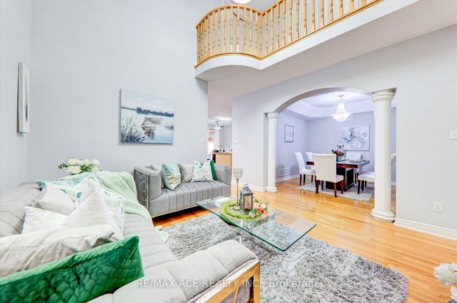62 Saffron Cres, House other with 6 bedrooms, 5 bathrooms and 4 parking in Brampton ON | Image 8