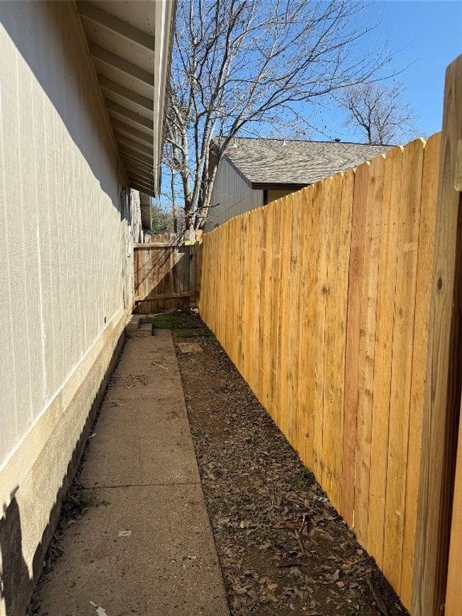 Side B | Image 9