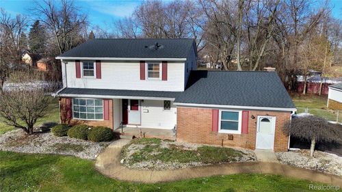 215 Parkview Blvd, Lake Orion, MI, 48362-3425 | Card Image