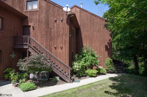 unit-4-2 Falkenstein Dr, Vernon, NJ, 07462-2513 | Card Image