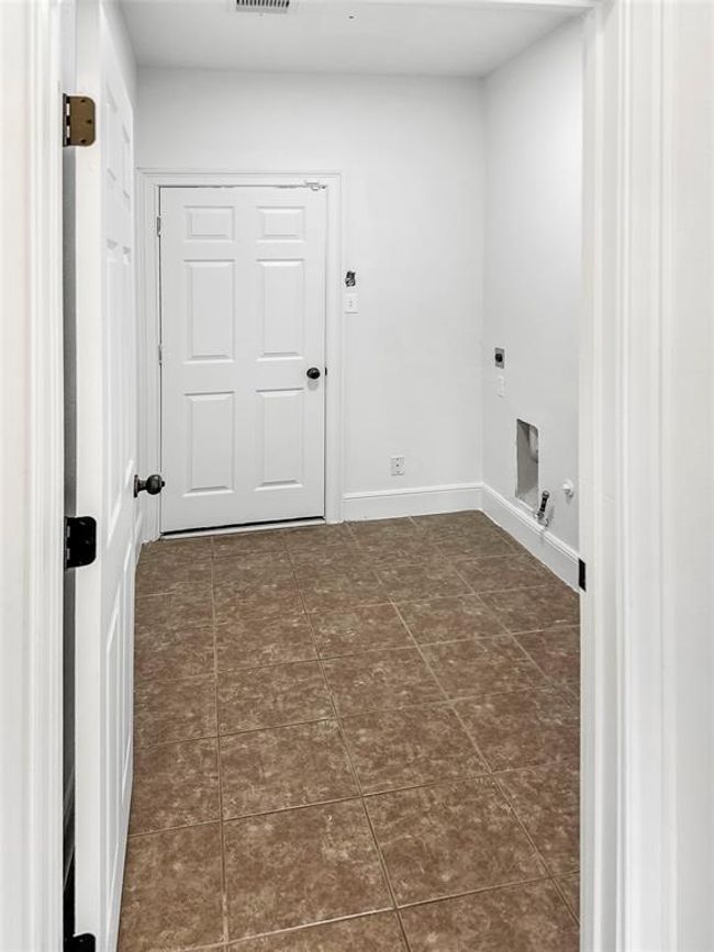 Laundry Room | Image 17