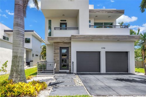2246 Fiesta Dr, SARASOTA, FL, 34231-4409 | Card Image